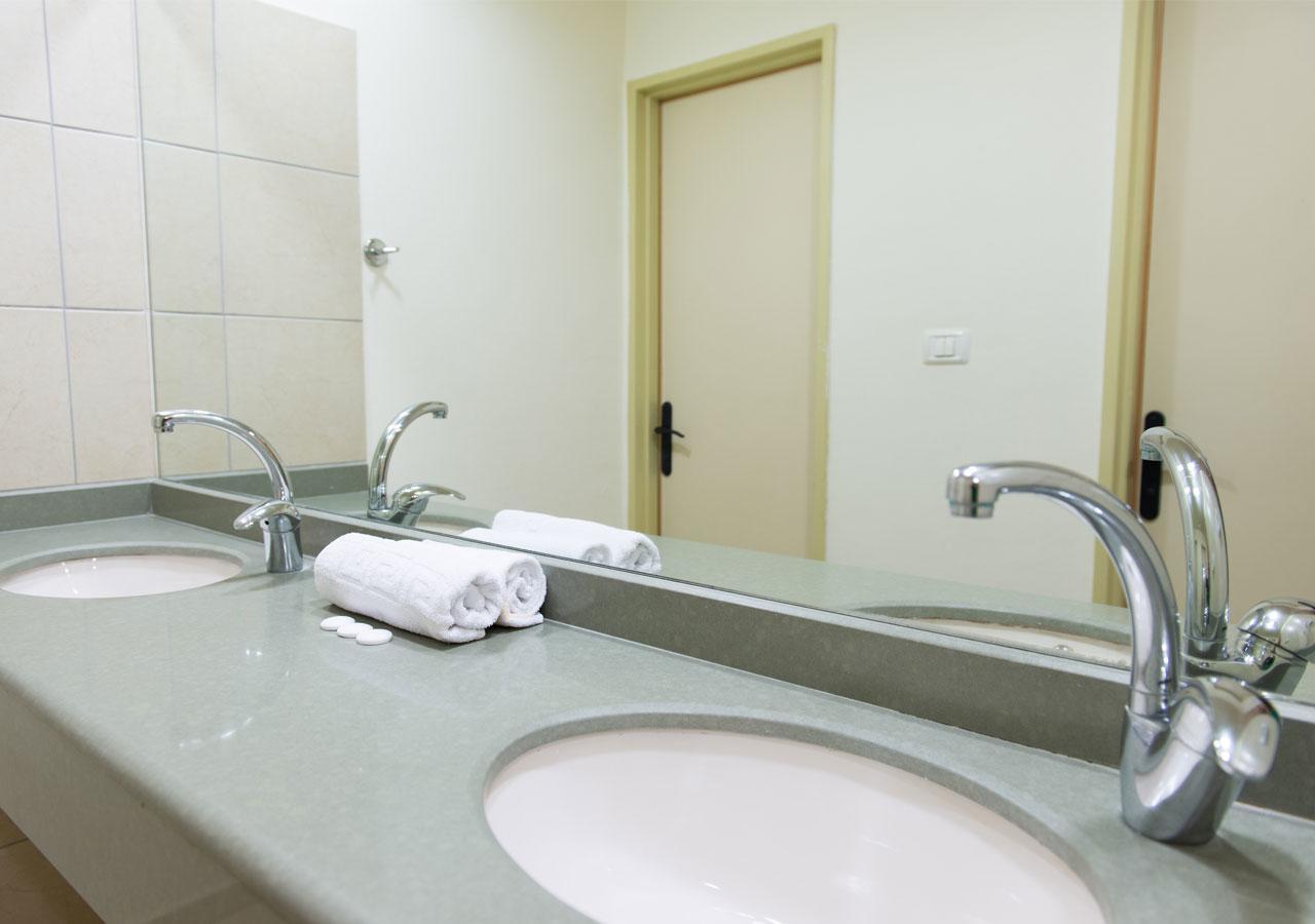 Hi - Arad Hostel Bagian luar foto