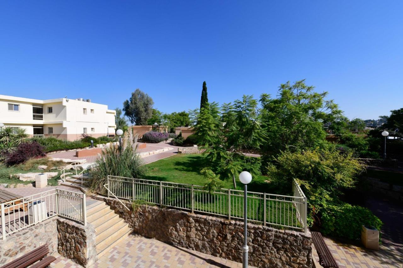 Hi - Arad Hostel Bagian luar foto