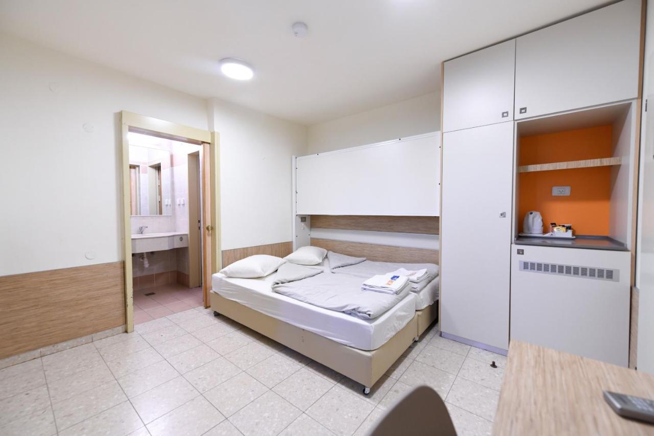 Hi - Arad Hostel Bagian luar foto