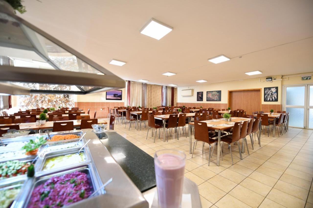 Hi - Arad Hostel Bagian luar foto